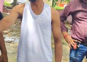 पेय पदार्थ लिएर वीरगञ्ज प्रवेश गर्ने क्रममा शारीरिक रूपमा अपाङ्ग एक युवामाथि वीरगञ्ज भन्सार क्षेत्रमा खटिएका सशस्त्र प्रहरीका कर्मचारीले कुटपिट गरेको आरोप लागेको छ।