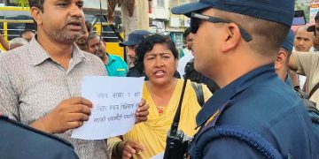वीरगञ्जमा पीडित लगानीकर्ता–लेनदेन संघर्ष समितिको विरोध प्रदर्शन, ९ बुँदे सहमतिको पत्र जलाइयो